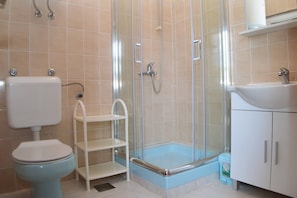 Apartment, 1 Bedroom, Balcony, Ocean View | Bathroom