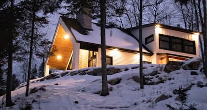 Luxury Lakehouse with Panoramic lake views