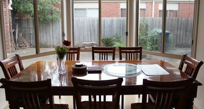 Walk to train station, cosy house +treadmill …