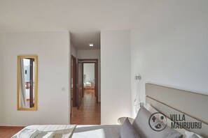 2 bedrooms, in-room safe, desk, iron/ironing board