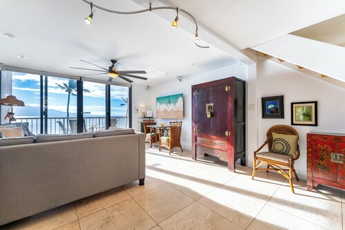 Beautiful Oceanfront Condo with Stunning Views in the Heart of Maui!
