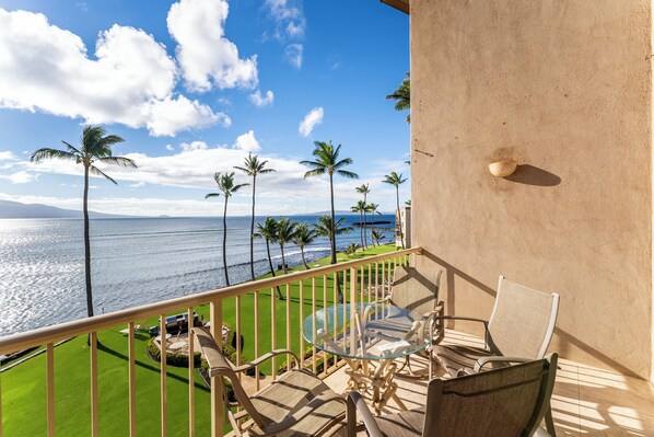 Property grounds - Beautiful Oceanfront Condo with Stunning Views in the Heart of Maui! (Wailuku)