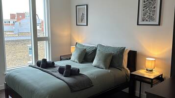 3 habitaciones, tabla de planchar con plancha, cuna de viaje y wifi