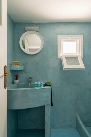 Appartement Deluxe | Salle de bain | Articles de toilette gratuits, sèche-cheveux, serviettes fournies