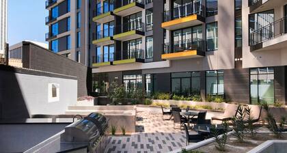 Landing | Stylish 2BD, Courtyard, Clubhouse