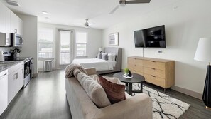 Una scrivania, ferro/asse da stiro, Wi-Fi, lenzuola