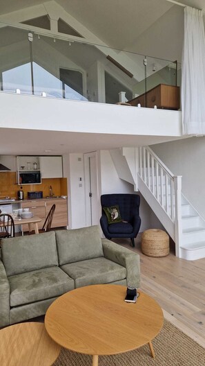 Smart TV, books - Idyllic romantic country retreat on the borders of East Devon & South Somerset (CHARD)