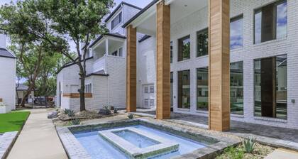 Landing | Incredible 1BD, Courtyard, Pool