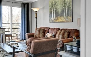 Smart TV - Free attractions tickets, indoor resort pool and hot tub located in Gatlinburg! (Gatlinburg)