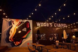 Outdoor dining - Hedge Haus (Atlanta)