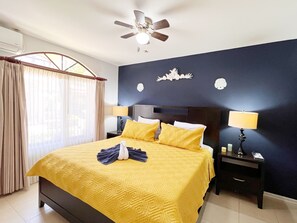 3 bedrooms, iron/ironing board, WiFi, bed sheets - Jaco Hideaway: 1 minute walk to direct beach access.
Gated community with pool. (Jacó)