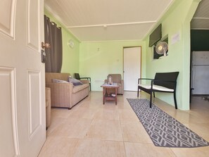 Smart TV - Sunshine Avenue Treasure Suite A luxurious home away from home with every stay. (Saint George)