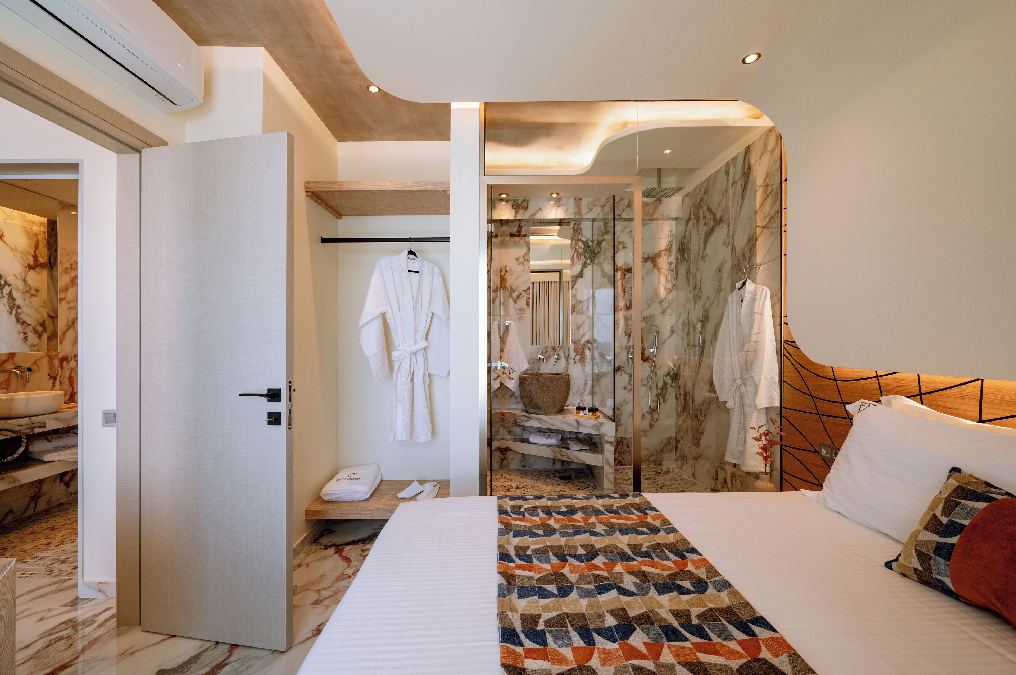 Comfort Condo, Sea View