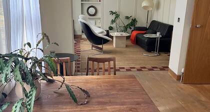 Midcentury apartment in the heart of London