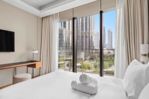 3 bedrooms, Internet - Luxurious 3-bedroom Apartment Facing Burj Khalifa in The Address Dubai Opera (Dubai)