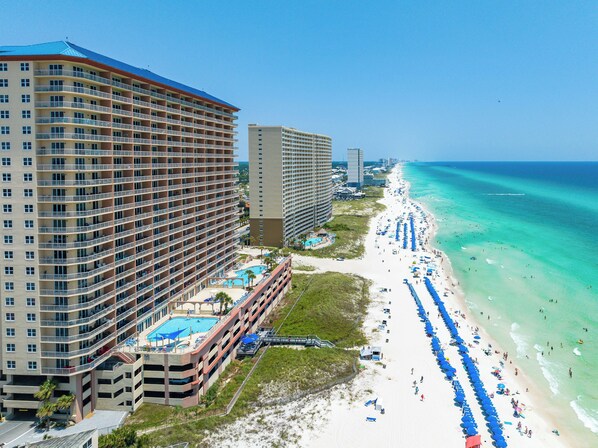 On the beach - Breathtaking Views in this 3BR 2BA Condo w/BEACH CHAIRS in the Heart of PCB! (Panama City Beach)