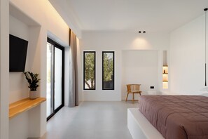 Premium Suite With Private Pool | 埃及棉床单、高档床上用品、客房内保险箱、特色装修