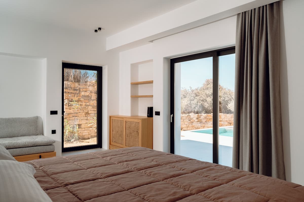 Egyptian cotton sheets, premium bedding, in-room safe, desk