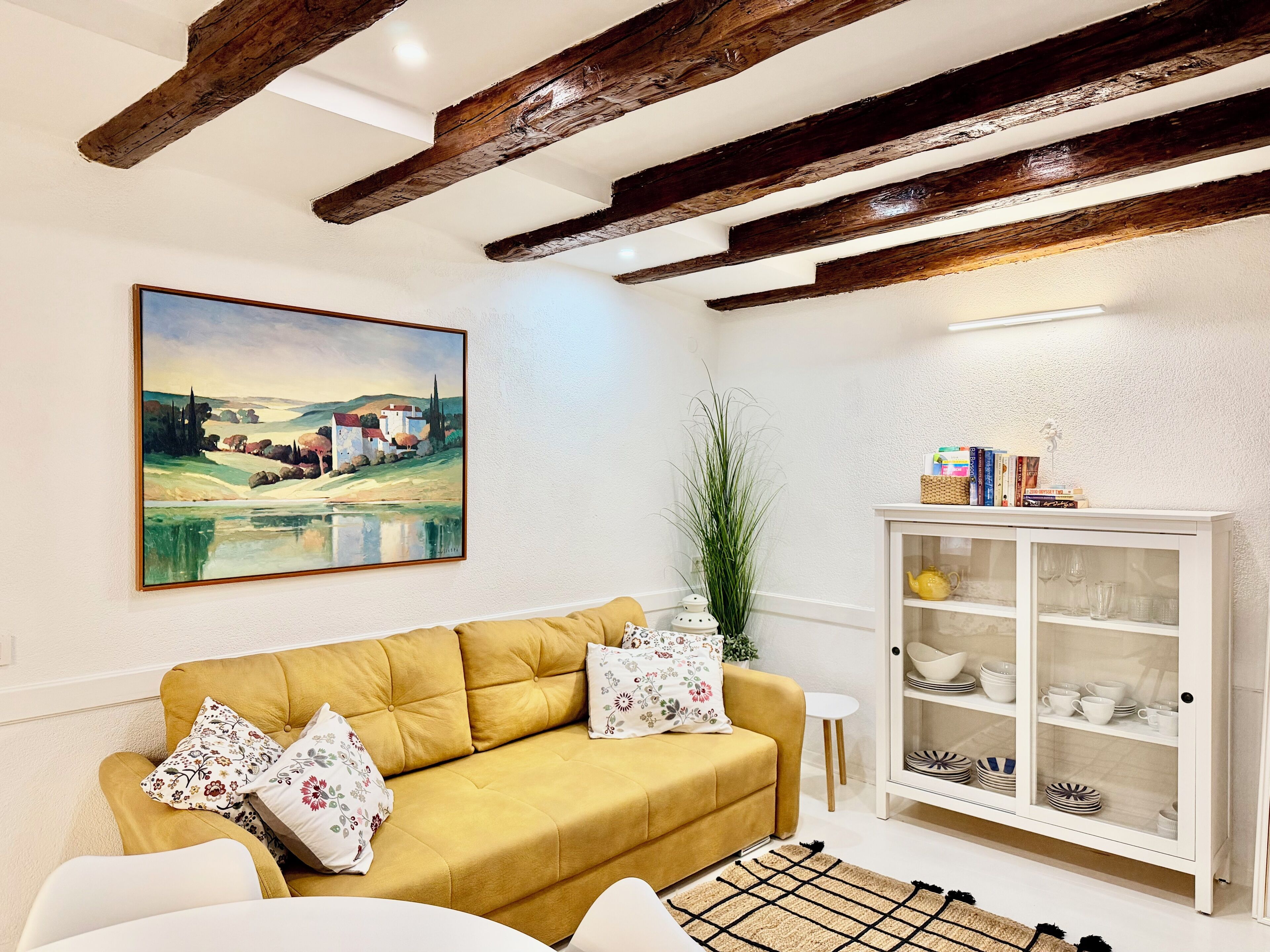 Apartment | Living area | 60-cm flat-screen TV with satellite channels