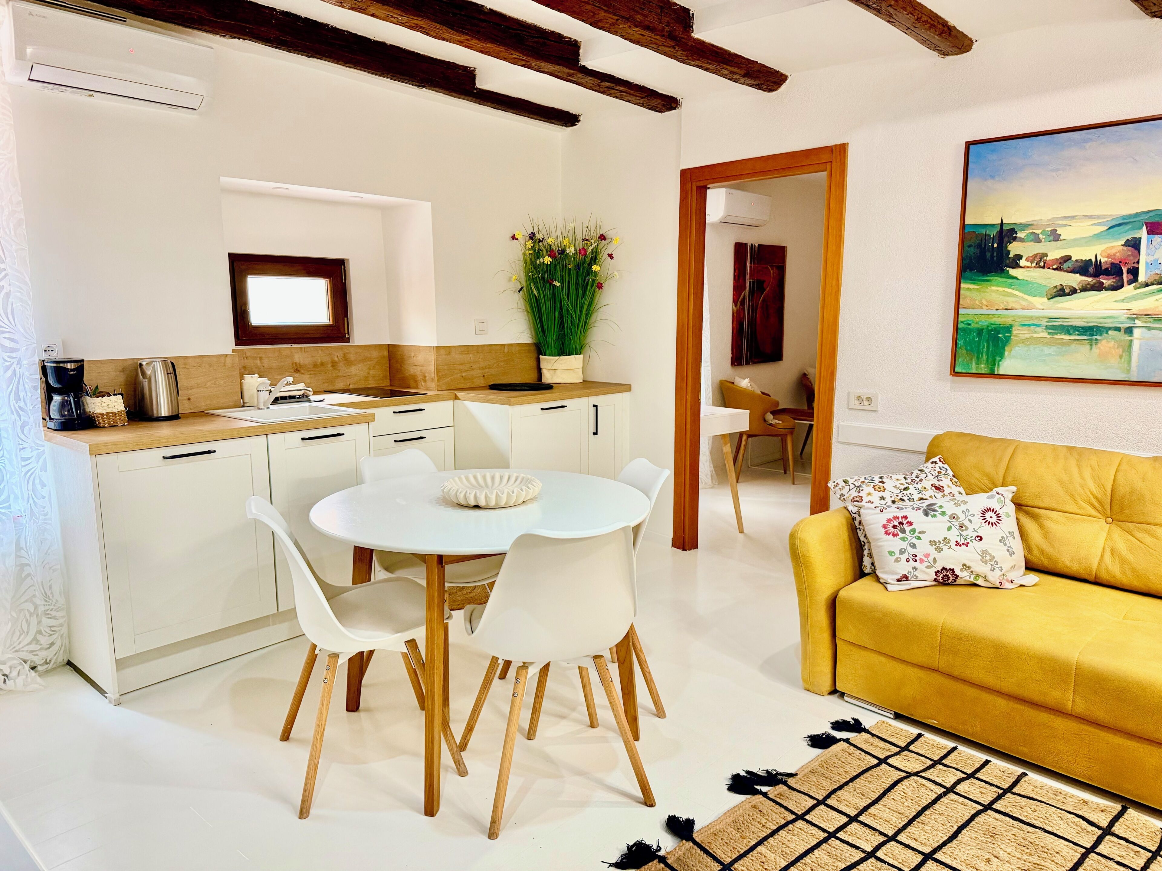 Apartment | Private kitchen | Fridge, oven, stovetop, coffee/tea maker