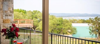 Family Friendly Canyon Lake Escape Sleeps 15, Pet Friendly, Game Room, Views!
