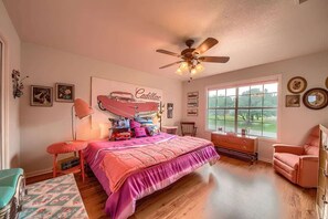5 habitaciones, tabla de planchar con plancha, wifi y ropa de cama 