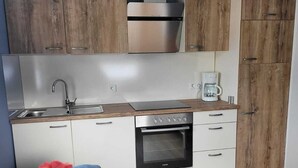 Coffee/tea maker, fridge, oven, stovetop - Haus Valentonio Einz (Zeltingen-Rachtig)
