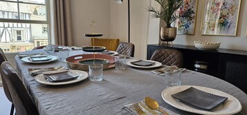 Apartment, Shared Bathroom (2 Bedroom) | Dining