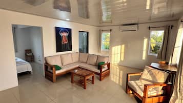 Chambre Familiale, balcon, vue océan | 1 chambre, Wi-Fi gratuit, draps fournis