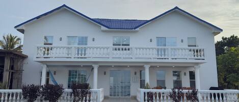 Fachada da propriedade