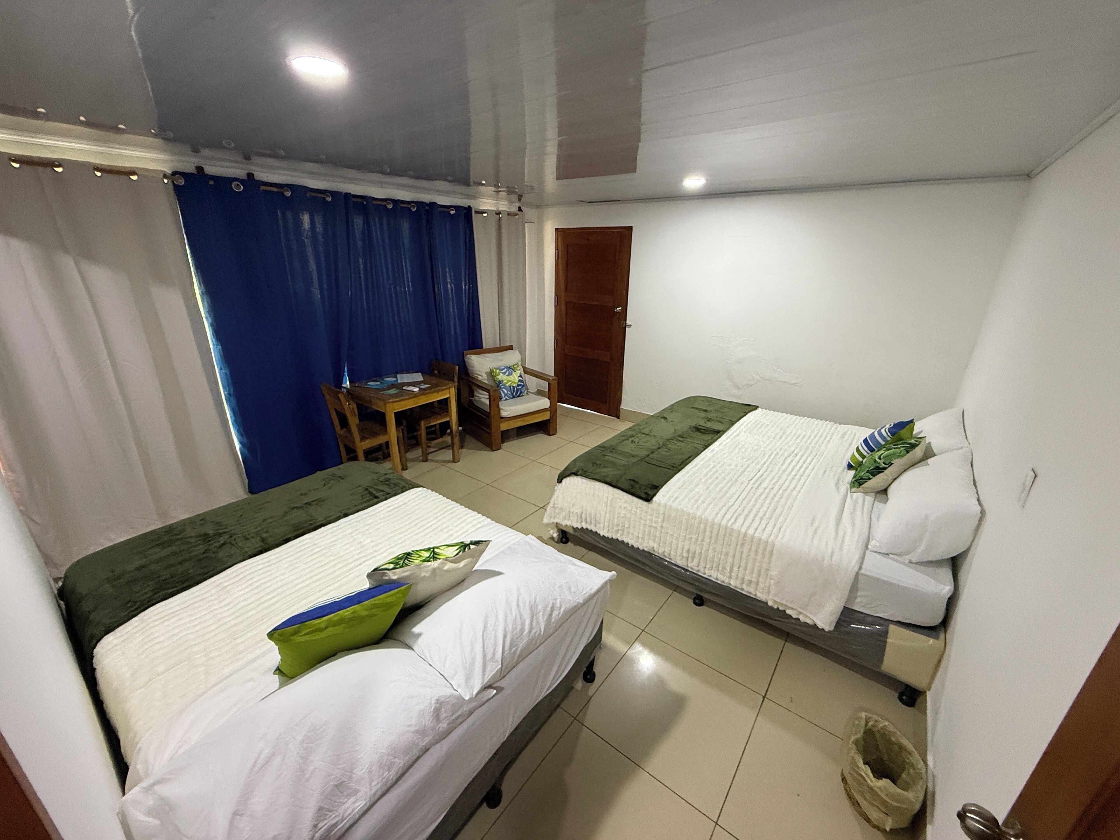 Eenvoudige tweepersoonskamer | Gratis wifi, beddengoed