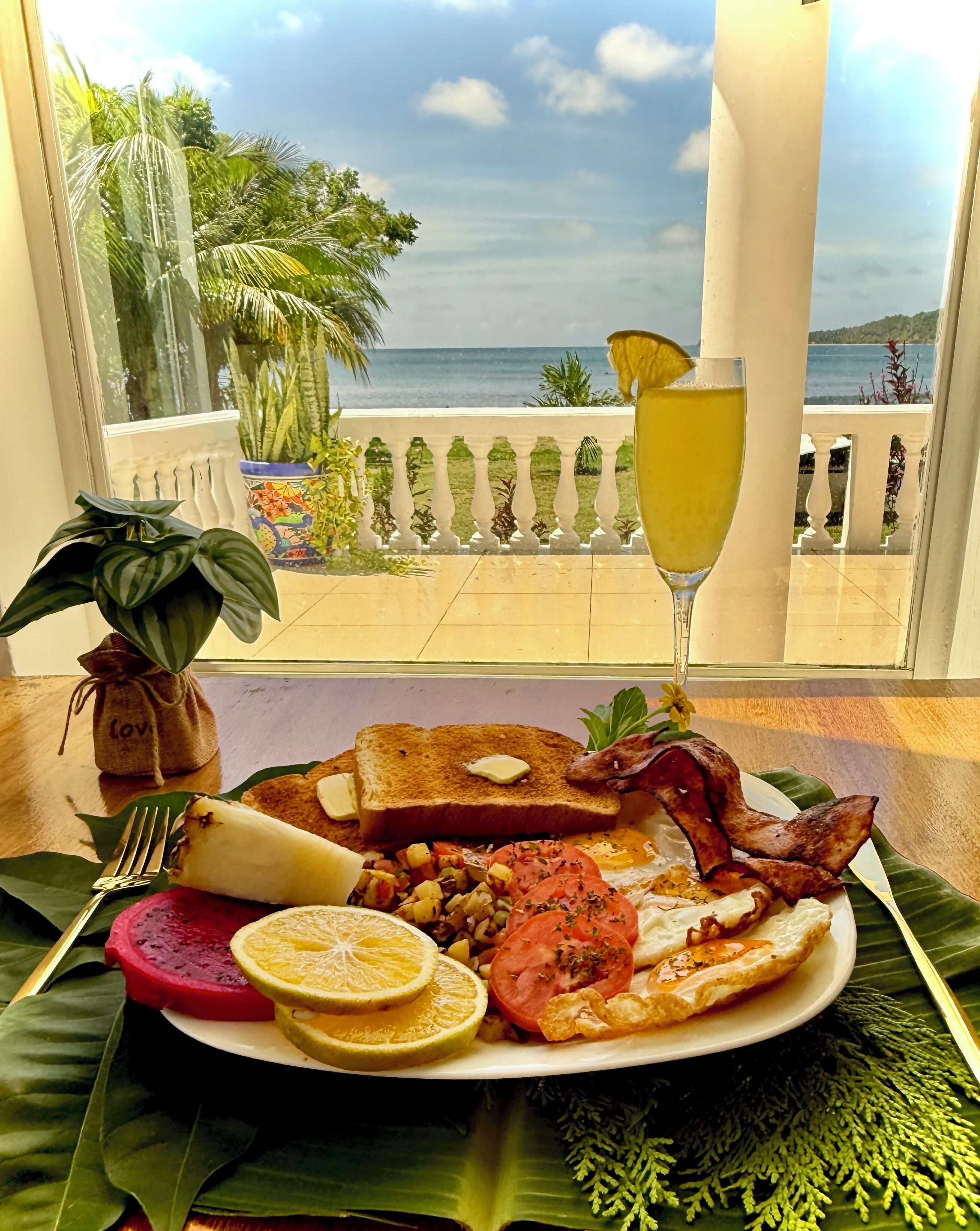 Frühstück, Mittagessen, Abendessen, Fusionsküche, Blick auf den Strand 