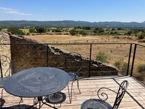 Outdoor dining - Magnifique mas Cévenol Entièrement Rénové Dans une Grande Propriété Avec Piscine (Saint-Victor-de-Malcap)