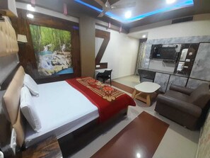 Deluxe Room | Free WiFi - Shri Sai Palace (Mau Ranipur)