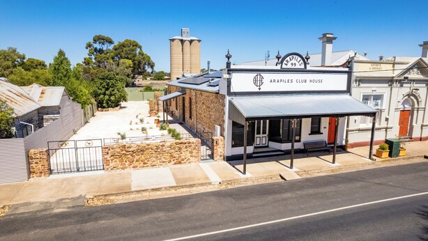 A building labeled "Arapiles Club House" with a stone facade, a covered entrance, and a sign indicating the address "99". - Arapiles Crash Pad in Natimuk (Natimuk)