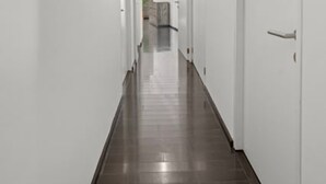 Luokittelematon kuva, 5 kautta 57, painike