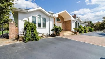 5 bedrooms