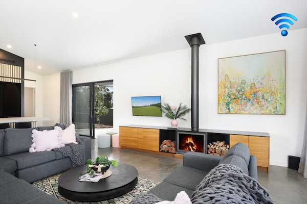 Blackwood Manor | Living Room | Fireplace
