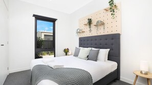 11 habitaciones, tabla de planchar con plancha, cuna de viaje y wifi 