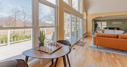 Luxurious Retreat Spacious with Deck BBQ Grill