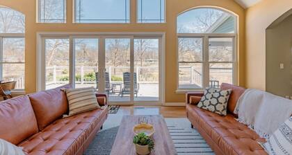 Luxurious Retreat Spacious with Deck BBQ Grill