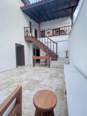 Vista frontal de la propiedad