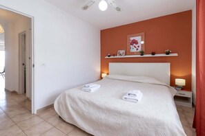 1 chambre, fer et planche à repasser, Wi-Fi, draps fournis