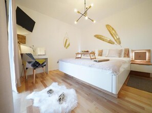 Villa (Four Bedroom with Heated Pool and Jac) | 4 dormitorios, cunas (de pago), wifi gratis