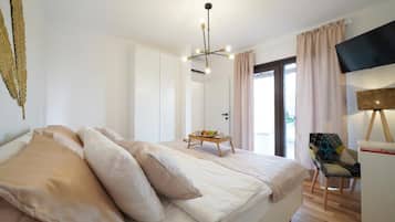 Villa (Four Bedroom with Heated Pool and Jac) | 4 chambres, lits bébé (en supplément), Wi-Fi gratuit