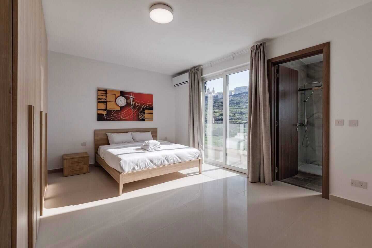 3 bedrooms, iron/ironing board, travel cot, free WiFi