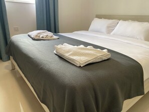 3 chambres, fer et planche à repasser, Wi-Fi gratuit, draps fournis