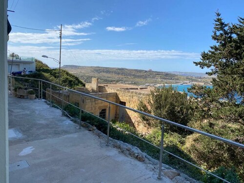 🌊 Coastal charm awaits! Elegant Mellieħa maisonette with stunning sea views over Għadira Bay. ☀️🏡