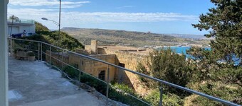 🌊 Coastal charm awaits! Elegant Mellieħa maisonette with stunning sea views over Għadira Bay. ☀️🏡