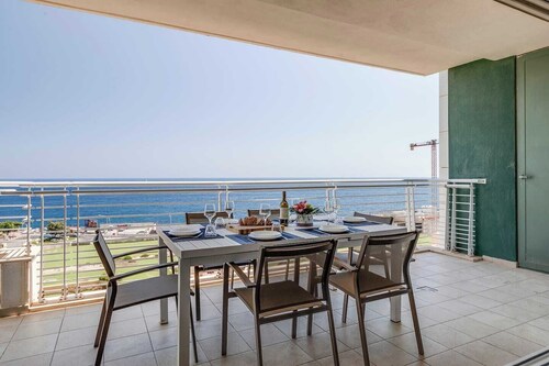 ✨ Modern 3-bed seafront apartment on the 6th floor of Sliema’s award-winning Fort Cambridge 🌊. Luxury living with stunning views in Malta’s most vibrant town.